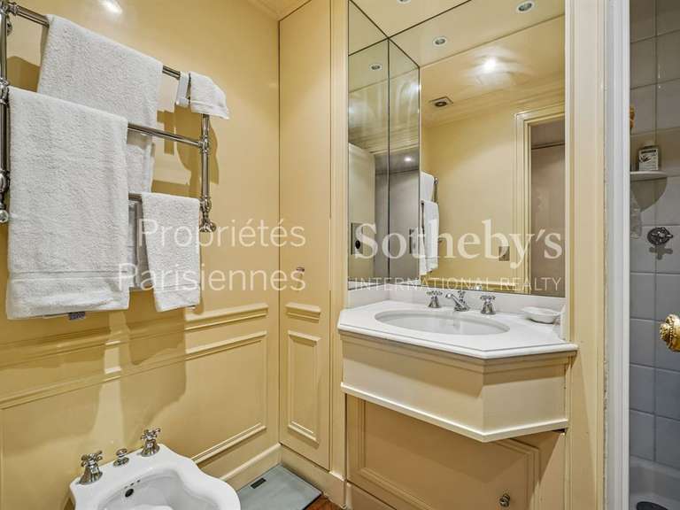 Appartement Paris 7e - 2 chambres - 106m²