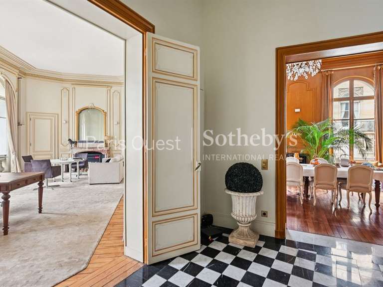 Hôtel particulier Paris 7e - 8 chambres - 718m²