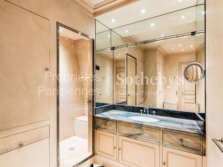 Appartement Paris 8e - 2 chambres - 180m²