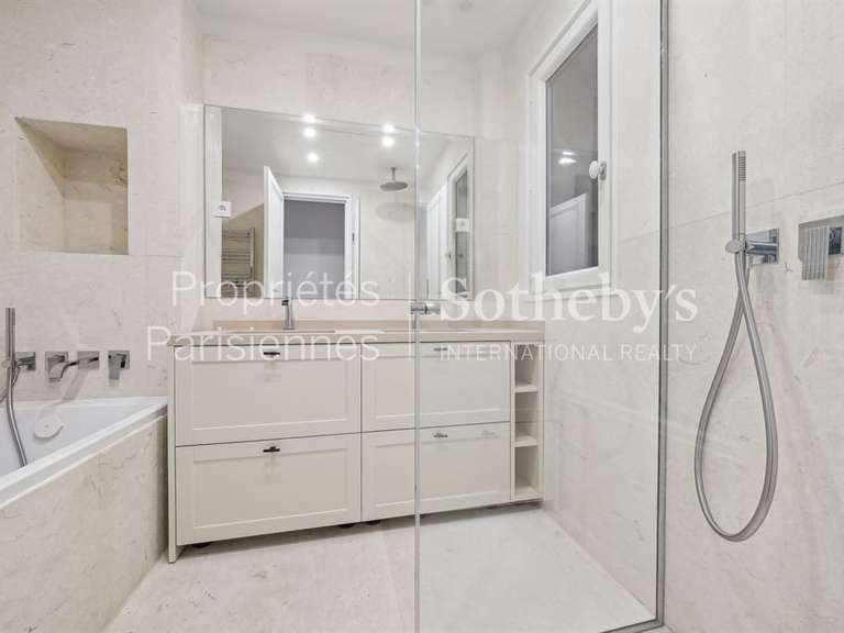 Appartement Paris 8e - 3 chambres - 191m²