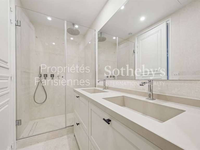 Appartement Paris 8e - 3 chambres - 191m²