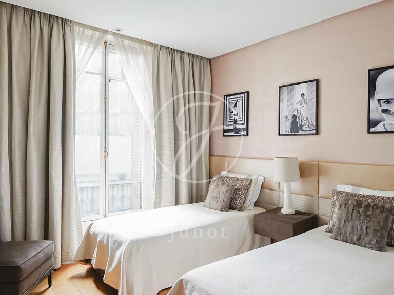 Appartement Paris 8e - 3 chambres - 211m²
