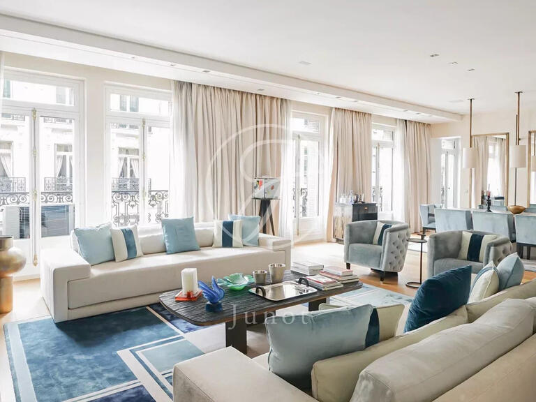Appartement Paris 8e - 3 chambres - 211m²