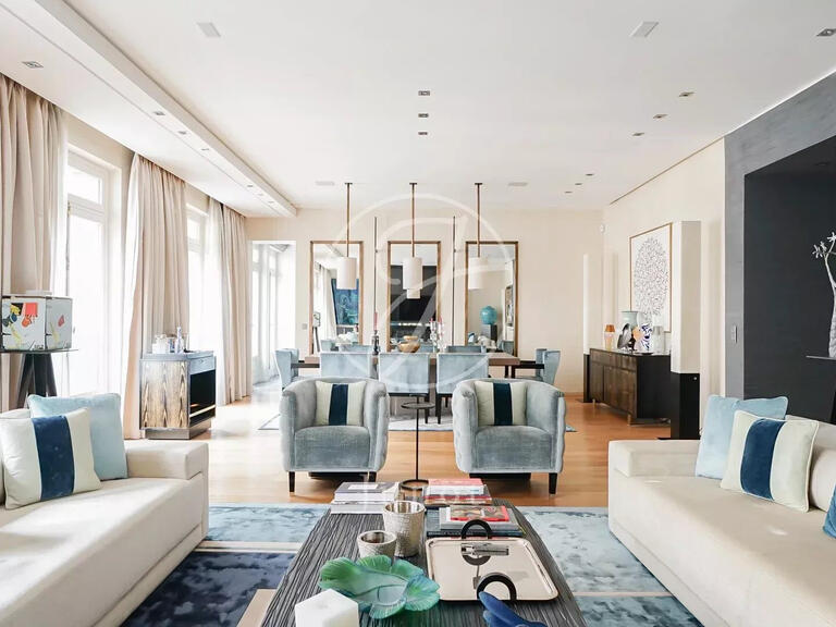 Appartement Paris 8e - 3 chambres - 211m²