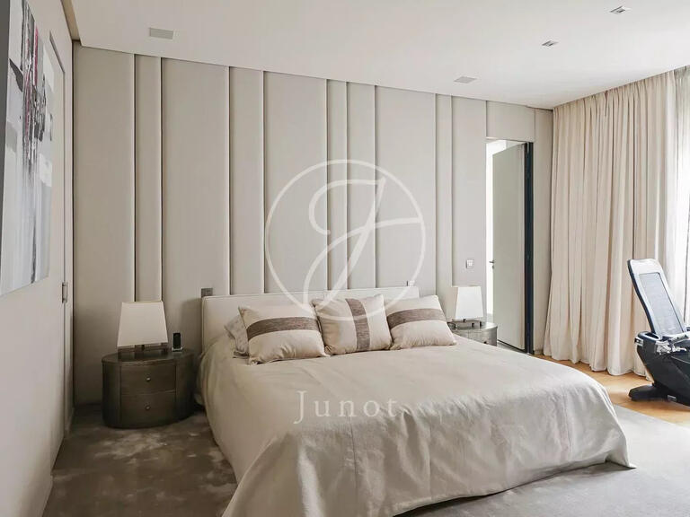 Appartement Paris 8e - 3 chambres - 211m²