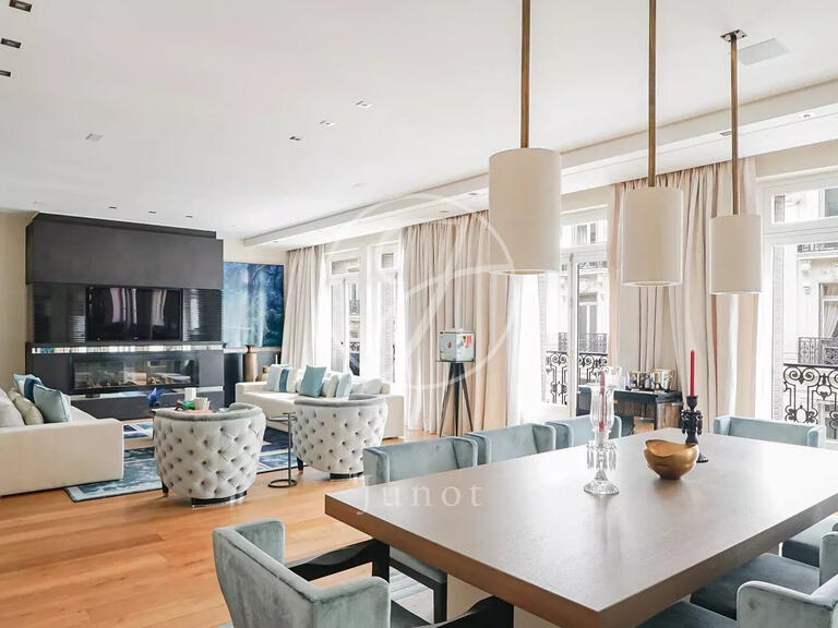 Appartement Paris 8e - 3 chambres - 211m²