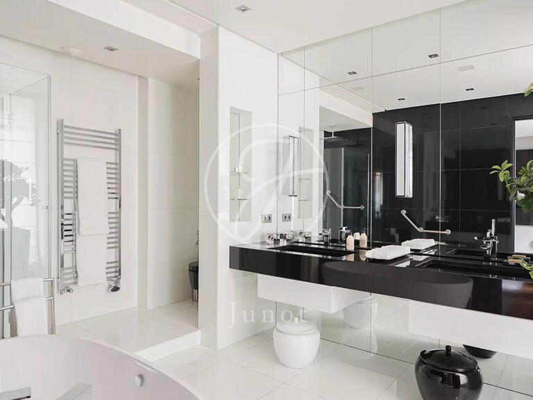 Appartement Paris 8e - 3 chambres - 211m²