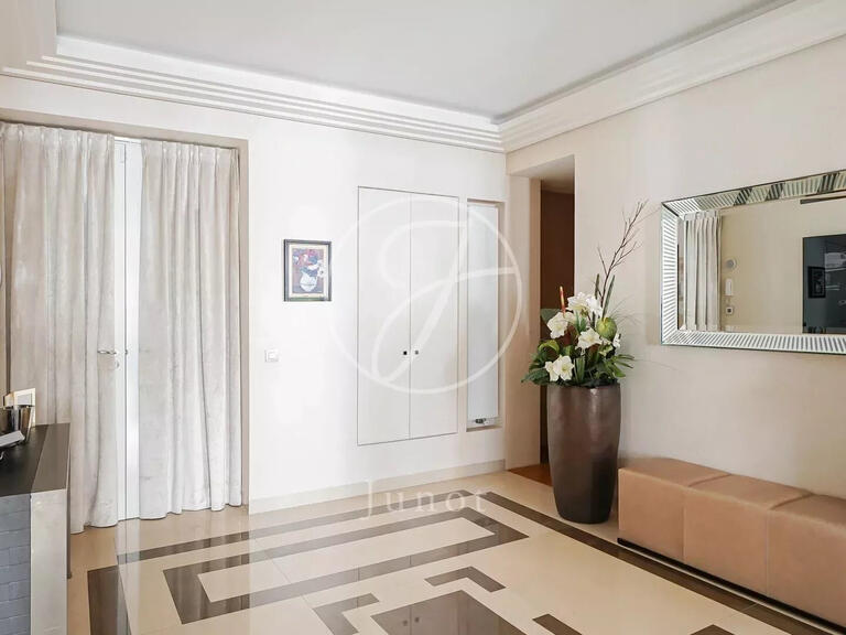 Appartement Paris 8e - 3 chambres - 211m²