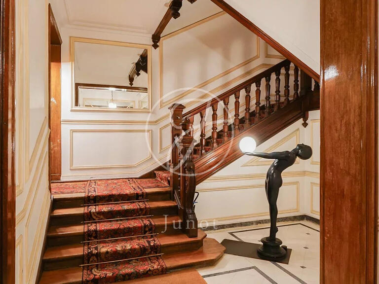 Appartement Paris 8e - 3 chambres - 211m²