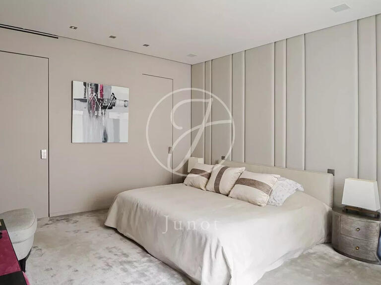 Appartement Paris 8e - 3 chambres - 211m²