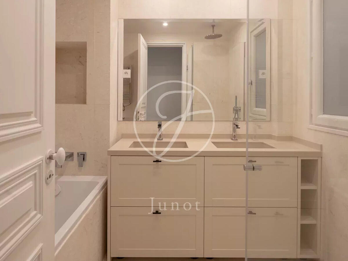 Apartment Paris 8e