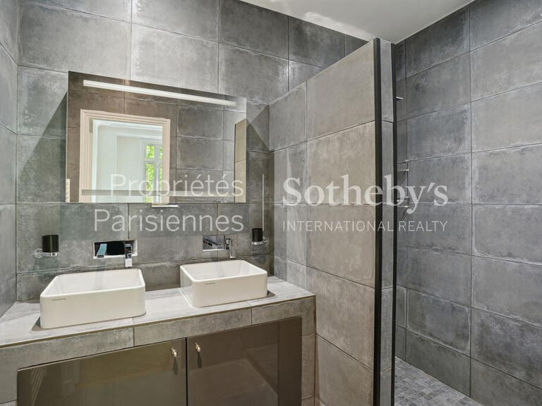 Appartement Paris 8e - 2 chambres - 186m²