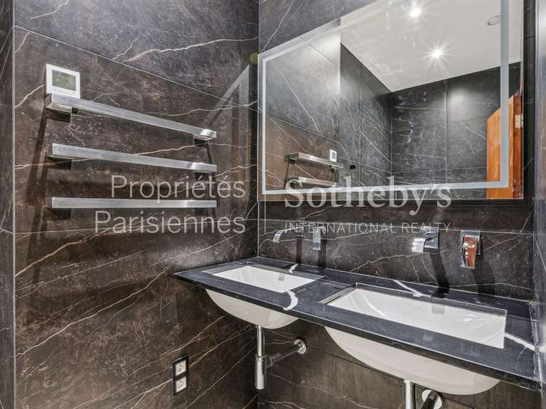 Appartement Paris 8e - 2 chambres - 65m²