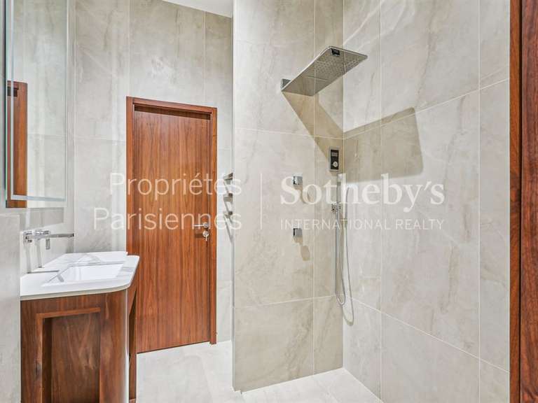 Appartement Paris 8e - 2 chambres - 65m²