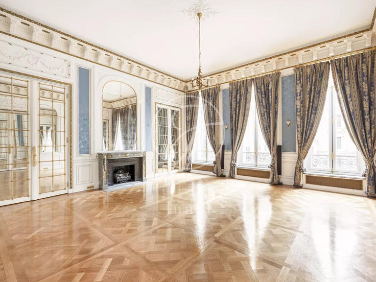 Appartement Paris 8e - 3 chambres - 337m²