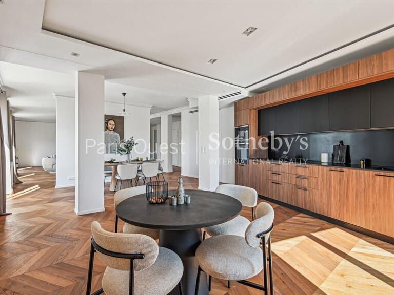 Appartement Paris 8e - 3 chambres - 245m²