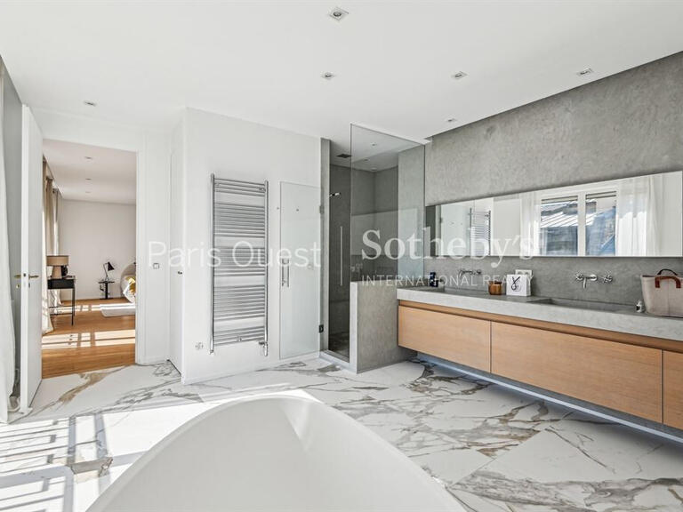 Appartement Paris 8e - 3 chambres - 245m²