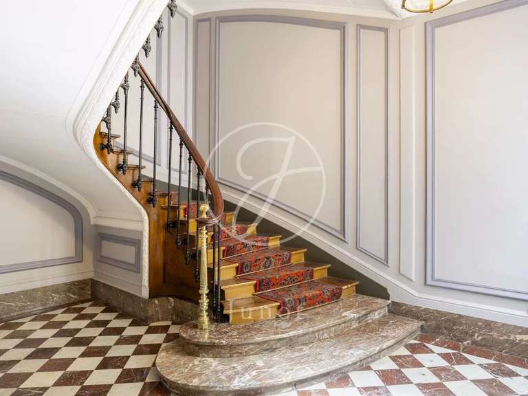 Appartement Paris 8e - 4 chambres - 175m²