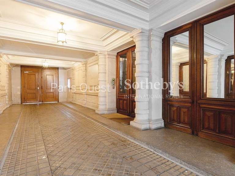 Appartement Paris 8e - 2 chambres - 141m²