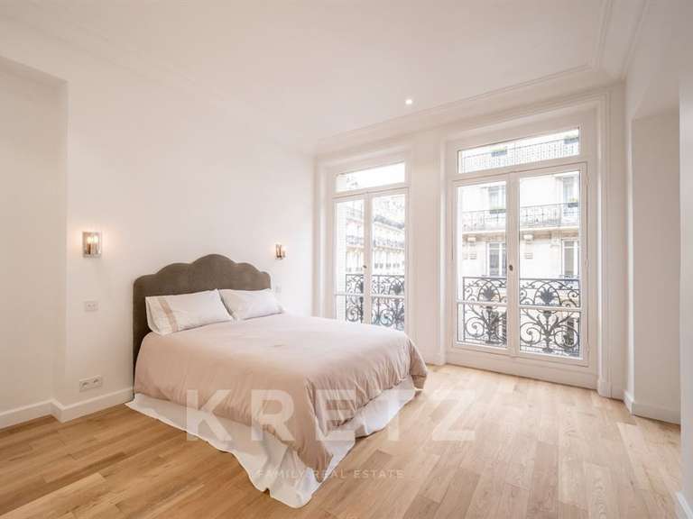 Appartement Paris 8e - 4 chambres - 187m²