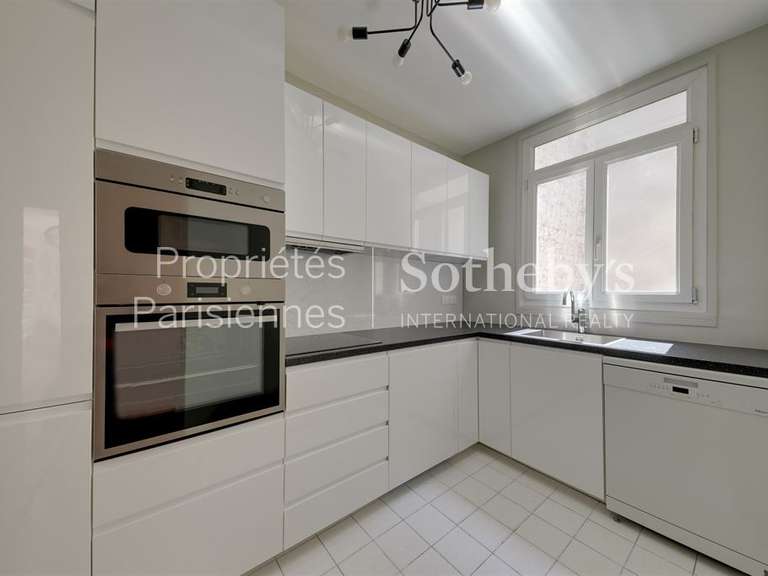 Appartement Paris 8e - 3 chambres - 135m²