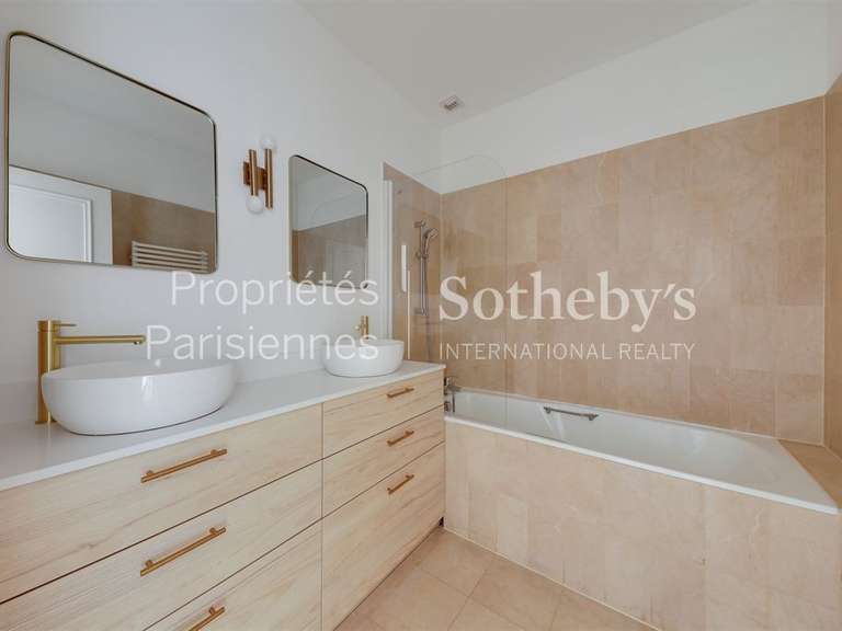 Appartement Paris 8e - 3 chambres - 135m²