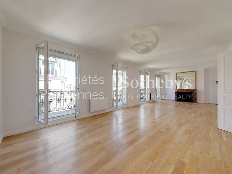Appartement Paris 8e - 3 chambres - 135m²
