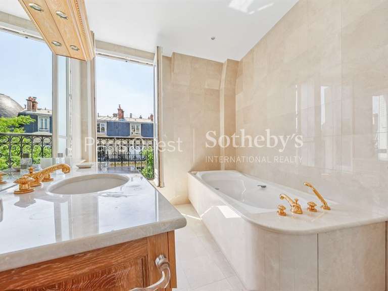 Appartement Paris 8e - 5 chambres - 249m²