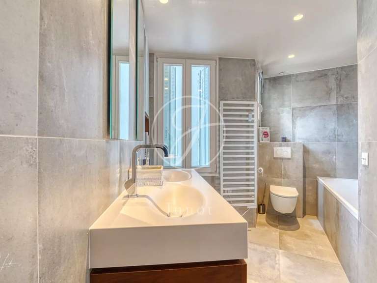 Apartment Paris 8e - 2 bedrooms - 104m²
