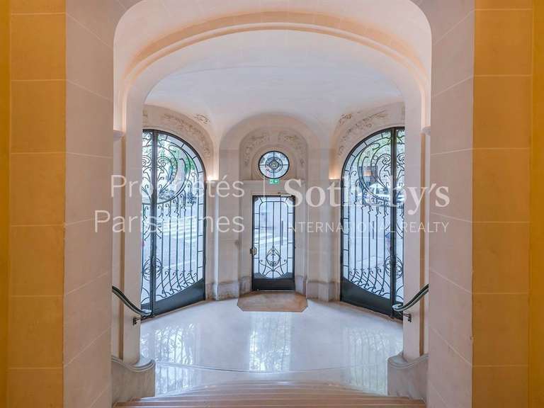 Appartement Paris 8e - 2 chambres - 165m²