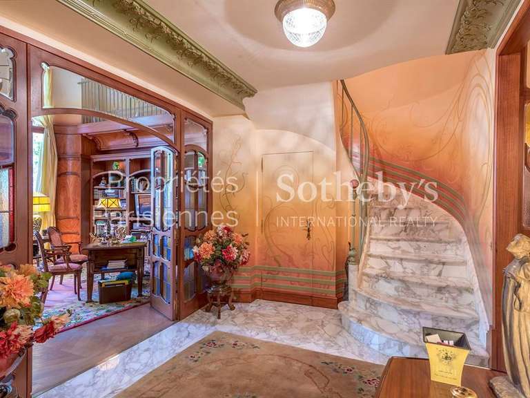Appartement Paris 8e - 2 chambres - 165m²