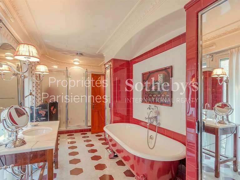 Appartement Paris 8e - 2 chambres - 165m²