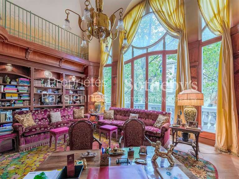 Appartement Paris 8e - 2 chambres - 165m²