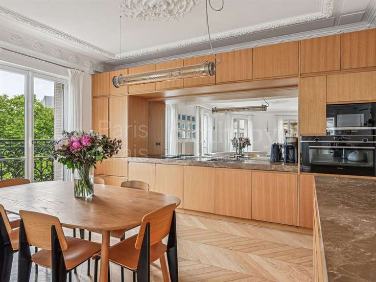 Appartement Paris 8e - 3 chambres - 130m²