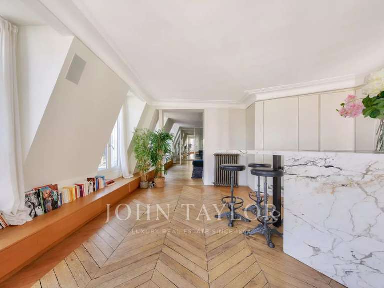 Appartement Paris 8e - 2 chambres - 107m²