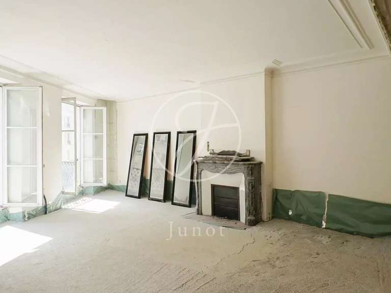 Appartement Paris 8e - 2 chambres - 72m²