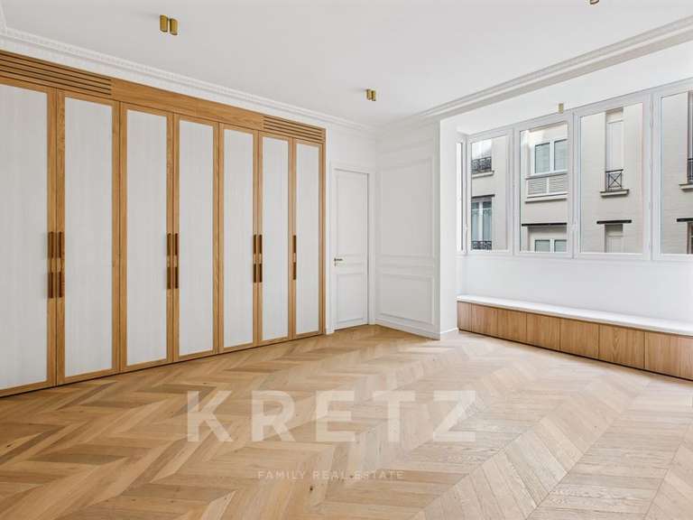 Appartement Paris 8e - 2 chambres - 125m²