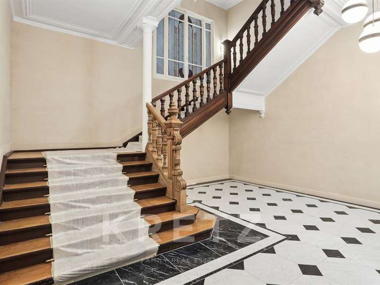 Appartement Paris 8e - 2 chambres - 125m²
