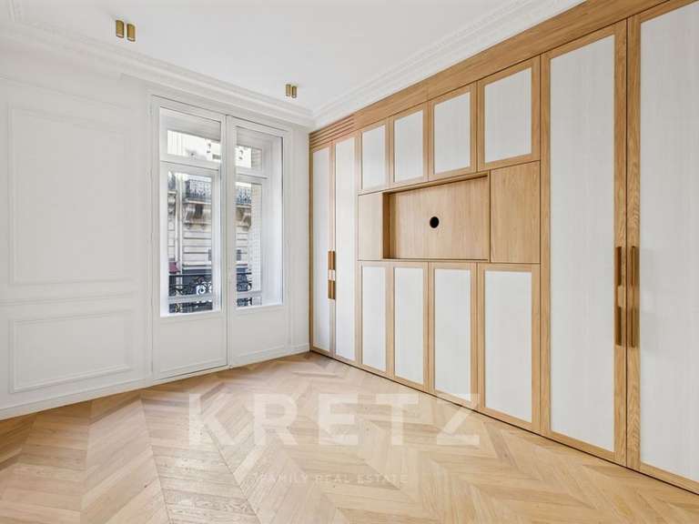 Appartement Paris 8e - 2 chambres - 125m²