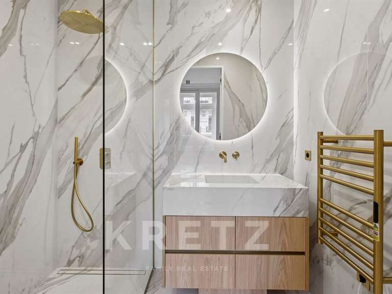 Appartement Paris 8e - 2 chambres - 125m²