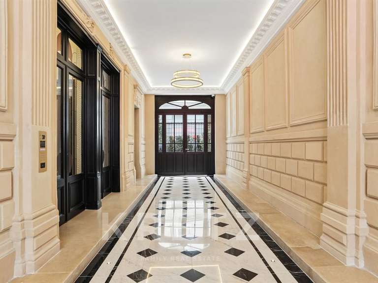 Appartement Paris 8e - 2 chambres - 125m²