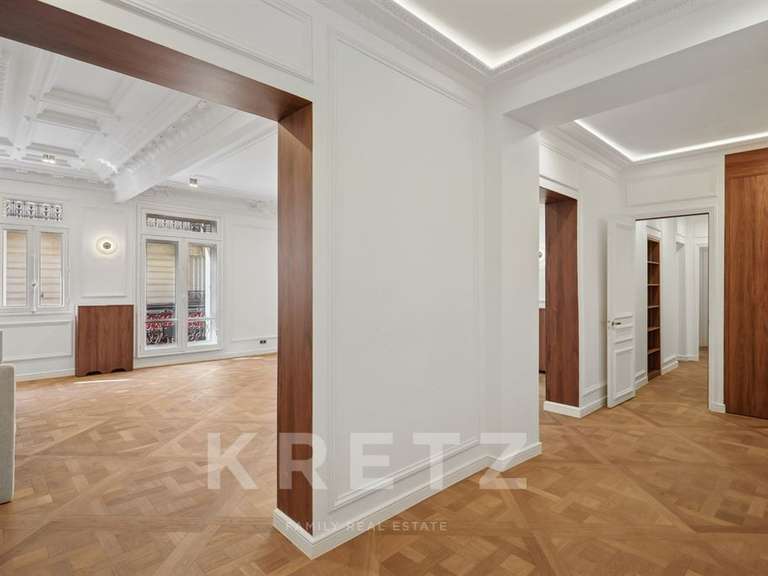 Apartment Paris 8e - 3 bedrooms - 166m²