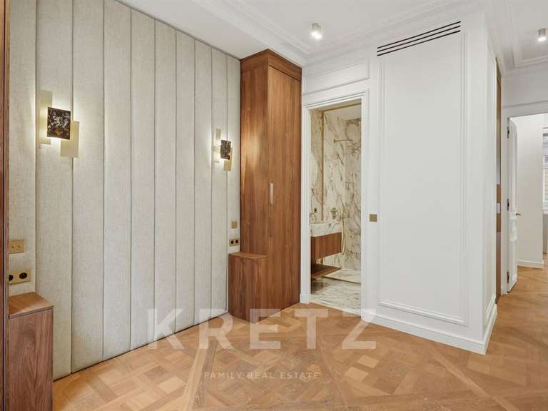 Apartment Paris 8e - 3 bedrooms - 166m²