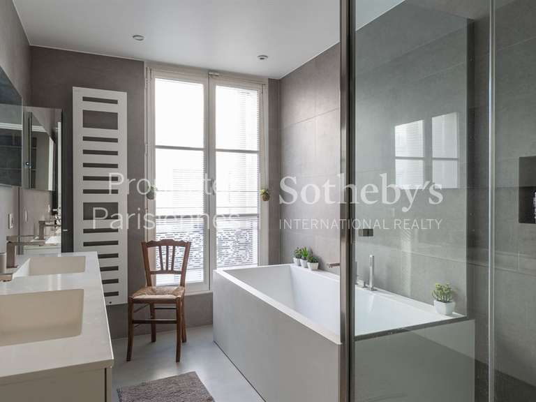 Appartement Paris 8e - 3 chambres - 150m²