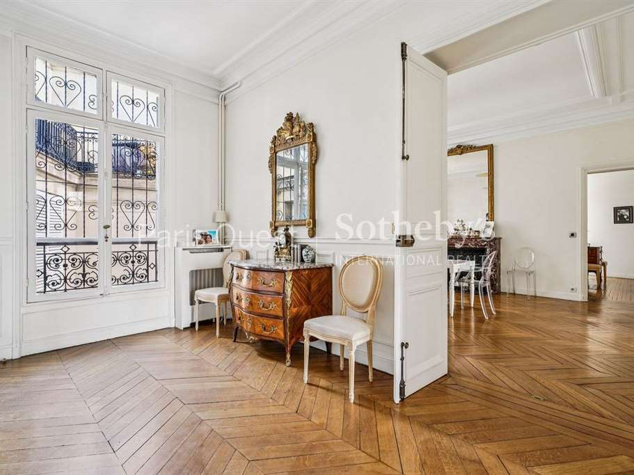Apartment Paris 8e