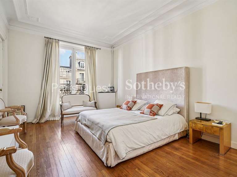 Appartement Paris 8e - 3 chambres - 175m²