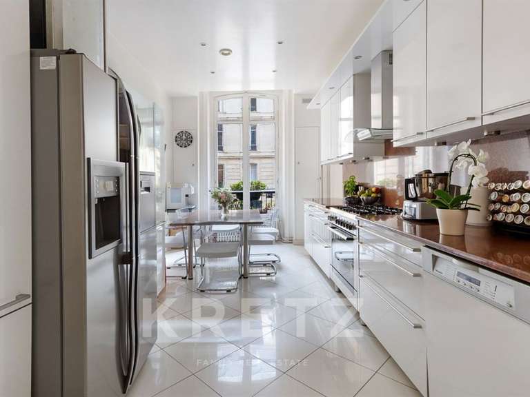 Appartement Paris 8e - 4 chambres - 227m²