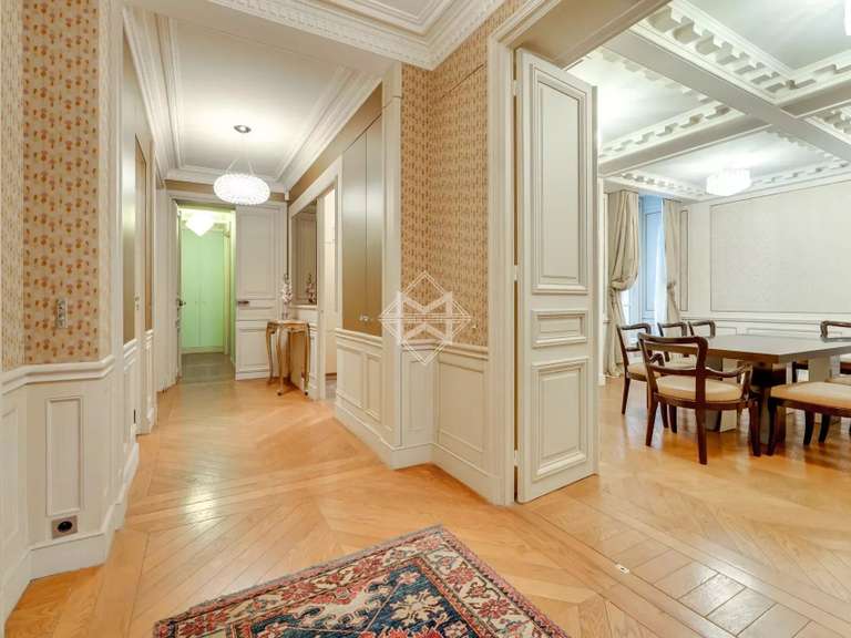 Apartment Paris 8e - 1 bedroom - 125m²