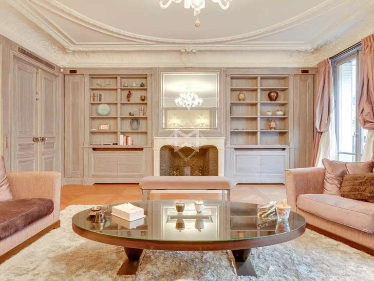 Apartment Paris 8e - 1 bedroom - 125m²