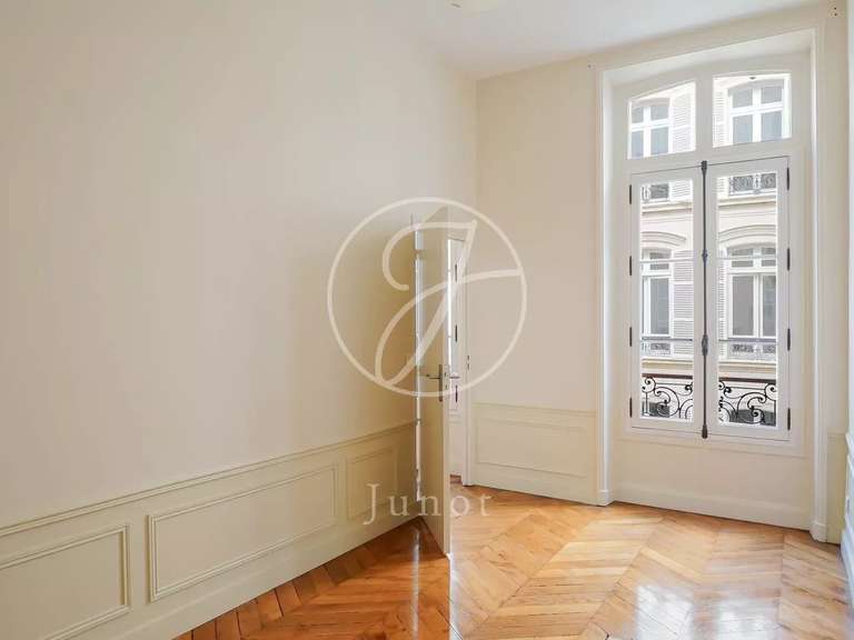 Appartement Paris 8e - 2 chambres - 78m²